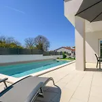 Awesome In Nyaraló