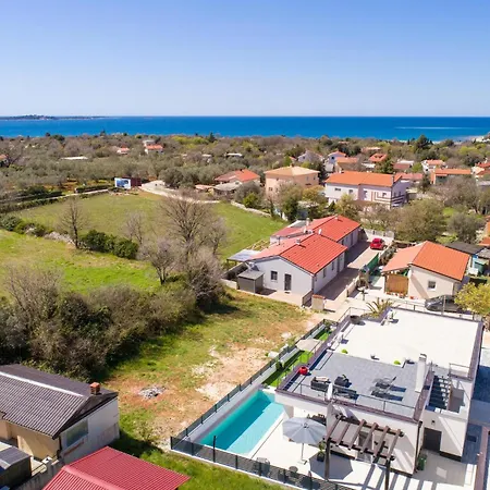 Stunning In With Kitchen Holiday home Peroj