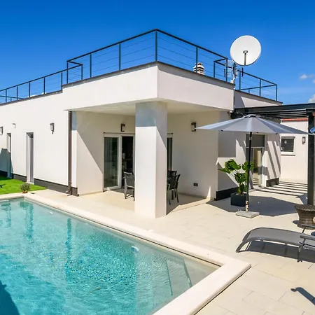 Stunning In With Kitchen Peroj
