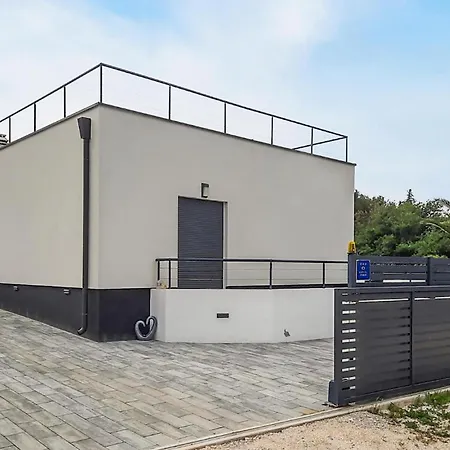 Holiday home Stunning In With Kitchen *