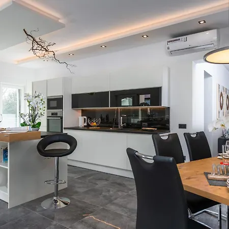 Stunning In With Kitchen Holiday home Peroj