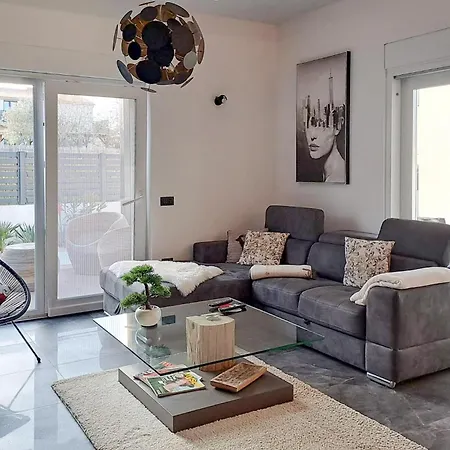 Stunning In With Kitchen Holiday home *